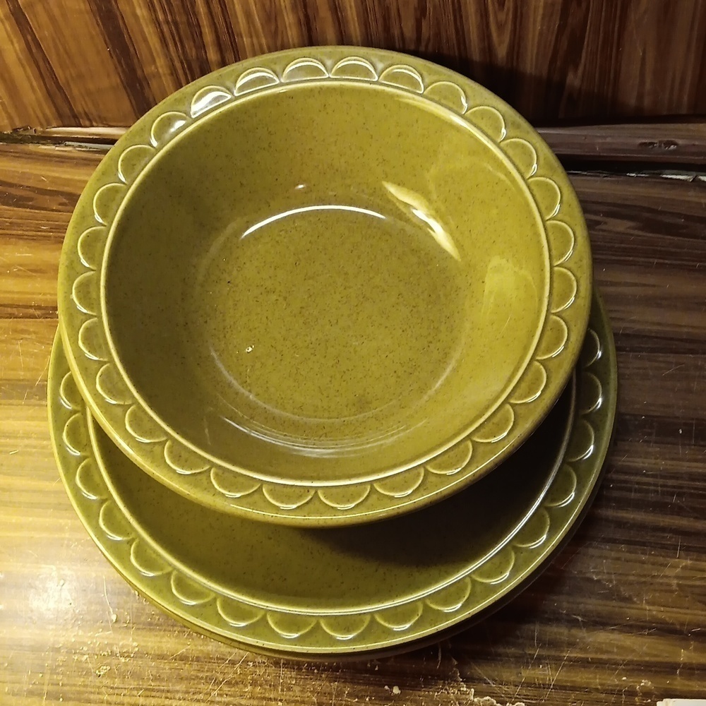 Vintage 1970s mcm retro Homer Laughlin Sheffield Grenada green bowl and plates